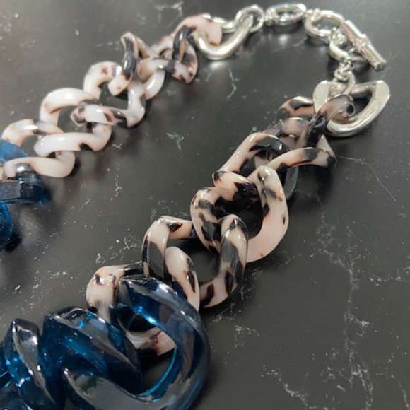 Henry Bendel Tortoiseshell Link Statement Necklace - Picture 2 of 3